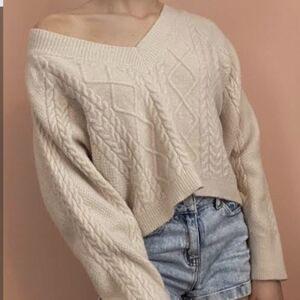 BEIGE CROPPED CABLE KNIT TOP SIZE SMALL